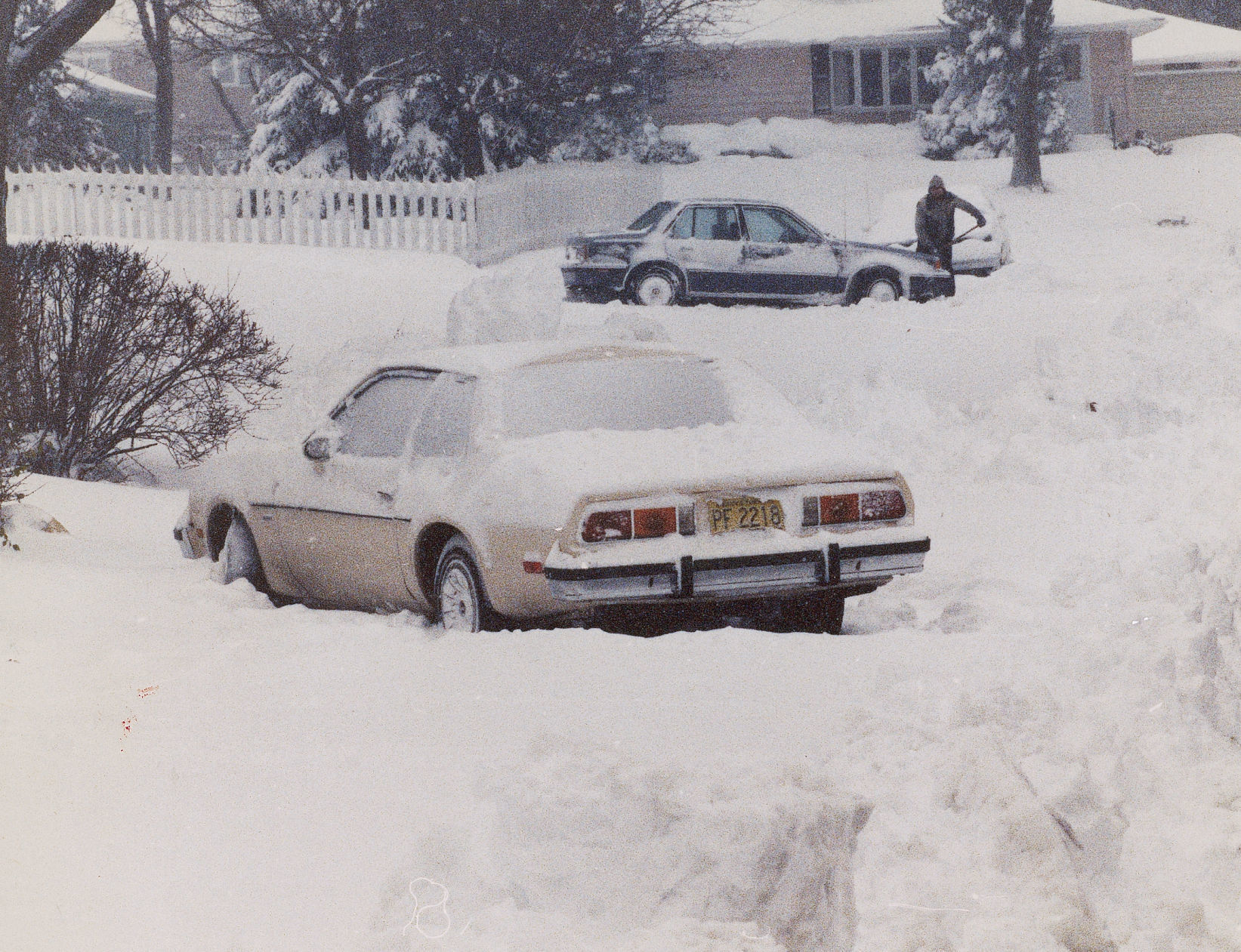 1990: Cars stuck
